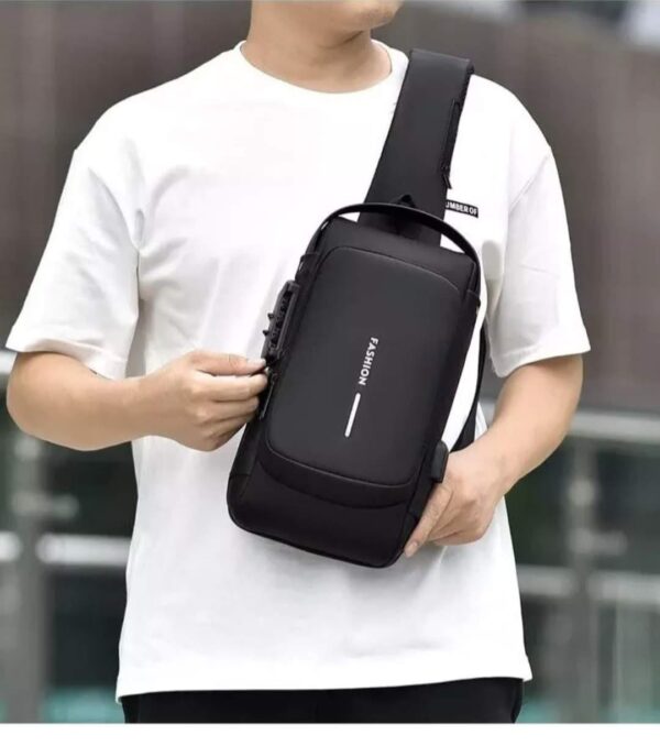 Mochila cruzada antirrobo para hombre, bolso de hombro con USB, resistente al agua, bandolera cruzada de viaje para hombre
