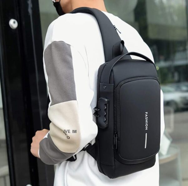 Mochila cruzada antirrobo para hombre, bolso de hombro con USB, resistente al agua, bandolera cruzada de viaje para hombre